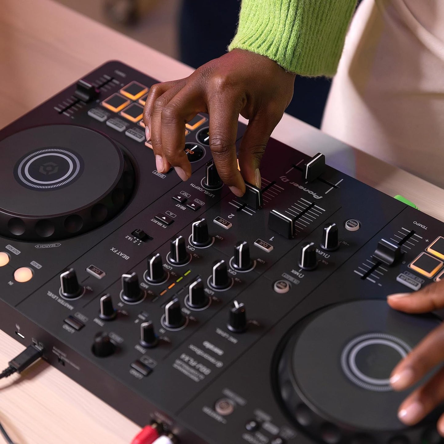 DJ DDJ-FLX4 2-Deck Controller �� Graphite
